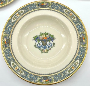 lot 112 image: Set of LENOX AUTUMN Dinner China