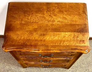 lot 315 image: Beautiful ETHAN ALLEN Side Table  Night Stand with 3 Drawers