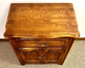 lot 316 image: Beautiful ETHAN ALLEN  Side Table  Night Stand with Cabinet and Drawer