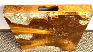 lot 318 image: Stunning Artisan Made Wood and Acrylic Poured Crystal Design Tray