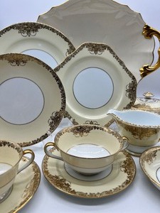 lot 340 image: NORITAKE Goldcella China and LENOX Platter