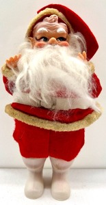 lot 19 image: Vintage Charming Santas - Japan