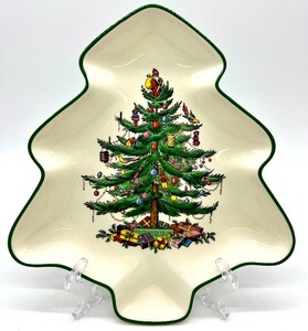 lot 28 image: Vintage SPODE ENGLAND Christmas Tree Green Trimmed Tree Plate, Dish and 2 Vases