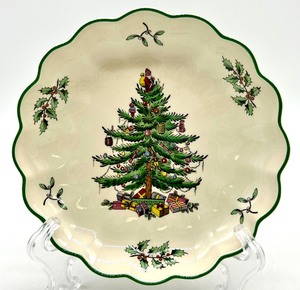 lot 33 image: Vintage SPODE ENGLAND Christmas Tree Round Fluted 5 Dish & Set of 4 Fruit Saucers with Boxes