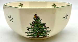 lot 46 image: Vintage SPODE ENGLAND Christmas Tree Octagonal 7.25 Bowl & 5.5 Nut Bowl