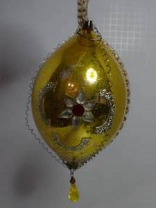 lot 59 image: Vintage Extra Large TEARDROP Ornate Pulled Wire Christmas Ornament