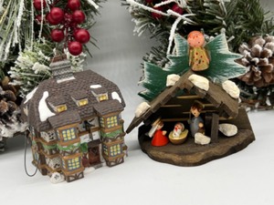 lot 82 image: Vintage Christmas Mix, Wreaths, Dept 56 & Wood Nativity from Italy