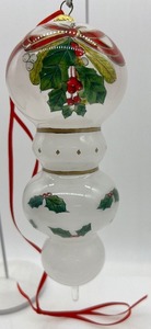 lot 361 image: Pair LI BIEN Glass Ornaments