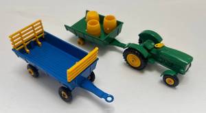 lot 17 image: Vintage Misc. MATCHBOX Lesneys No. 40, 50 John Deere Tractor, 51,  (ALL VERY CLEAN)