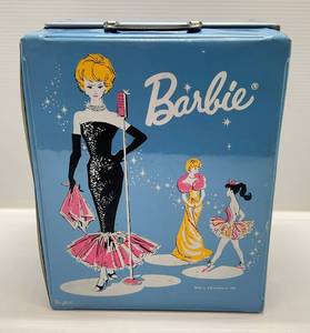 lot 26 image: 1962 Barbie Ponytail Carrying Case