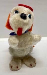 lot 31 image: Vintage Made In Japan Key Wind-Up Dog
