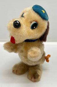 lot 32 image: Vintage Made In Japan Key Wind-Up Dog