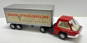 lot 61 image: Vintage Structo Brand Ben Franklin Pressed Steel Delivery Truck