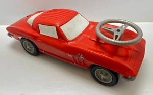 lot 64 image: Vintage Republic Tool & Die C2 Corvette 427 Sting Ray Dealer Promo Childs Ride-On Toy Car (Plastic & Metal) 24 12 L x 8T x 9W