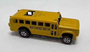 lot 74 image: 1970 SCool Bus HotWheels Heavyweights Redline  Button (VERY CLEAN)