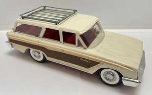 lot 89 image: Vintage 1963 Buddy L Pressed Steel Country Squire Ford Station Wagon (VERY CLEAN)