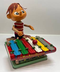 lot 99 image: Vintage 1960s Rosko Brand Battery Operated TV Adventures Of Pinocchio With Xylophone (WORKS) VERY CLEAN 9
