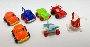 lot 108 image: 1973 Steven MFG. Plastic Cars (GREAT FOR HO TRAIN SETS)