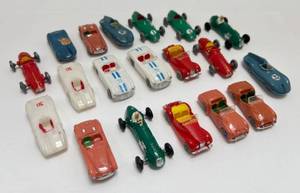 lot 109 image: 1960s Marx Miniature Plastic Cars Made In Hong Kong (GREAT FOR HO TRAIN SETS)