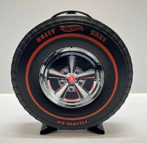 lot 122 image: 1967 HotWheels Redline 12 Car Rally Case (VERY CLEAN)