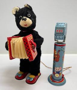lot 140 image: 1950s MST Brand Made In Japan Battery Operated Bear With Accordion And Microphone (Needs Work) Eyes Light Up