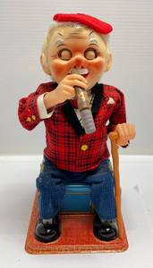 lot 141 image: Vintage TN Made In Japan Battery Operated Rosko McGregor Mechanical Smoking Toy (Works)