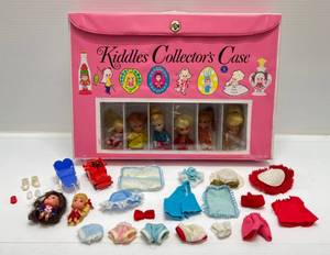 lot 143 image: 1967 LIDDLE KIDDIES COLLECTORS CASE With Dolls, Clothes & More