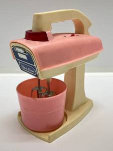 lot 144 image: 1960s Battery Operated Toy Mixer For Drinks (Works)