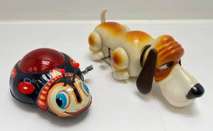 lot 146 image: 1960s Kanto Brand Mechanical Key Wound Twinkling Bug & Cragston Key Wound Vanda Peter Pooch (BOTH WORK)