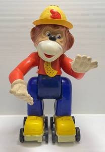 lot 150 image: 1963 Ideal Clancy The Great Rollerskating Monkey (Works) 19 34