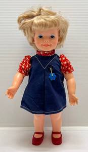 lot 154 image: Vintage 1972 Kenner Cabbigale Doll 18 Tall (Voice Box Not Working) VERY CLEAN
