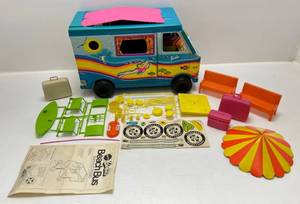 lot 162 image: 1970s Barbie Beach Bus Surk Van  Extras