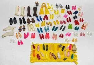 lot 184 image: 1960s -70s Barbie & Ken Accessories