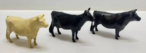 lot 213 image: Three 1960s Tonka Hard Plastic Cows (VERY NICE)