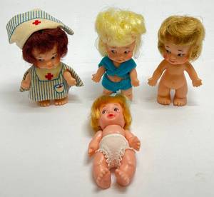 lot 234 image: 1966 Uneeda Doll Co. Baby Peewee 4 Dolls (VERY CLEAN)