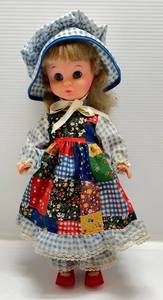 lot 237 image: 1963 Uneeda Laura Ingalls Little House On The Prairie Doll 15