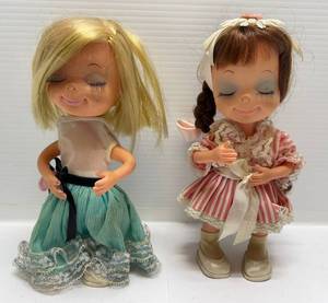 lot 246 image: 1967 Uneeda Little Sophisticates 8 Dolls