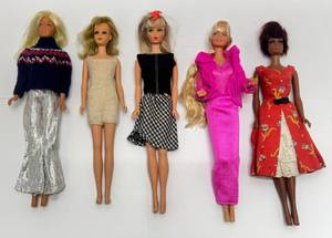lot 267 image: 1966 Twist & Turn Barbies With Bendable Knees & More
