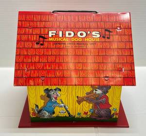 lot 295 image: 1950s - 60s Ohio Art Tin Litho FIDOS MUSICAL DOG HOUSE Genuine Swiss Musical Unit