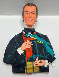 lot 298 image: 1967 Mattel Doctor Dolittle Pull String Talking Puppet (Voice Box Not Working)