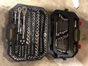 Husky Mechanics Tool Set (194-Piece) Customer Returns See Pictures