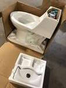 Glacier Bay Fenwick 1-Piece 1.6 GPF1.1 GPF Dual Flush Elongated Toilet in White   Customer Returns See Pictures