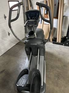 Commercial Octane Pro 3700 elliptical