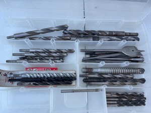 Assorted loose drillbits