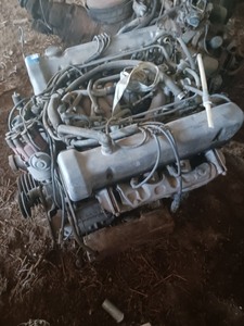 Mercedes V8 engine