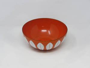 lot 8 image: Vintage Norway Catherineholm 5.5  enamel orange lotus bowl