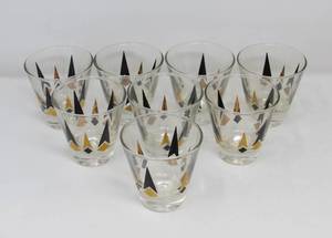lot 17 image: Mid-Century Marvel Atomic Arrow & Golden Peaks Glassware Set