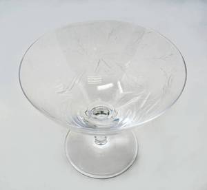 lot 19 image: Lot of 7 Moss Rose crystal champagne glasses by Rosenthal