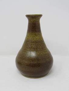 lot 40 image: Pottery Bowl and (Jaggard) Flask