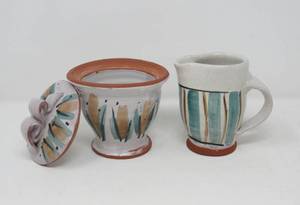lot 52 image: Jan Mckeachie Johnston Ceramic   sugarcreamer set  makers marks